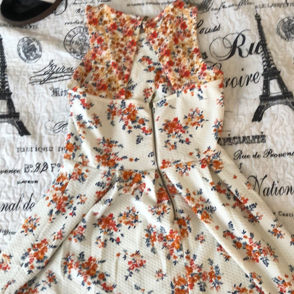 Dress - Picture 2 of 3